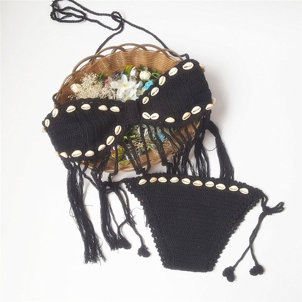 Női kötött fürdőruha vde alkatrészekből díszítéssel és rojtokkal