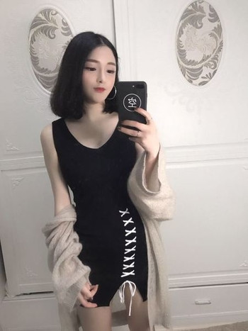 Hétköznapi női ruha, hátul keresztkötővel, két színben