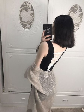 Hétköznapi női ruha, hátul keresztkötővel, két színben