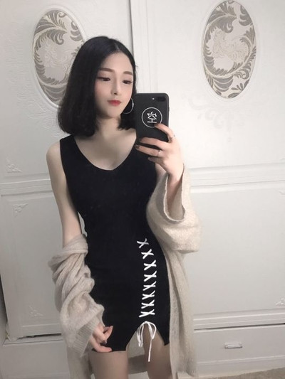 Hétköznapi női ruha, hátul keresztkötővel, két színben