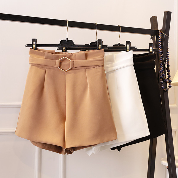 Elegáns női rövidnadrág magas derékkal, három színben