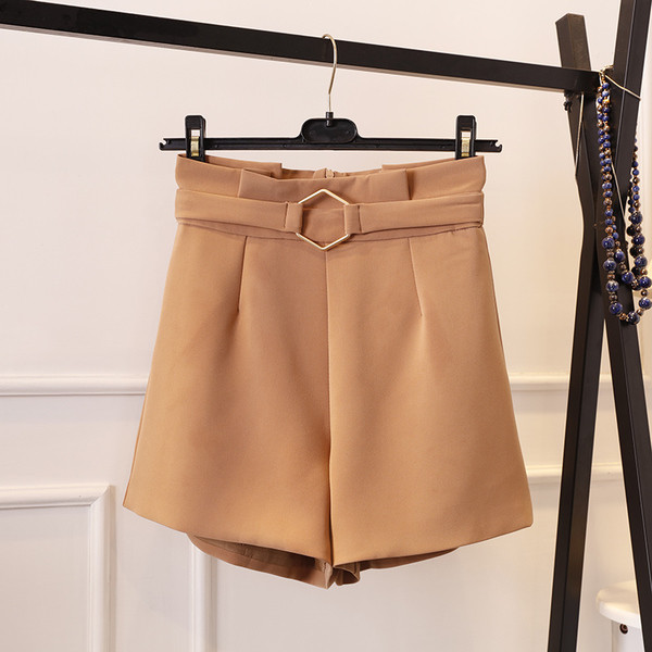 Elegáns női rövidnadrág magas derékkal, három színben