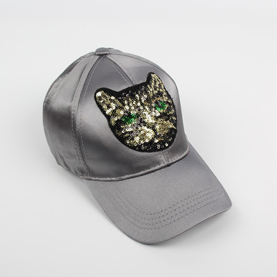 Sport-alkalmi női sapka különböző színekben, flitteres rátéttel