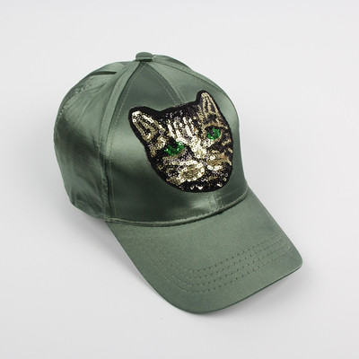 Sport-alkalmi női sapka különböző színekben, flitteres rátéttel