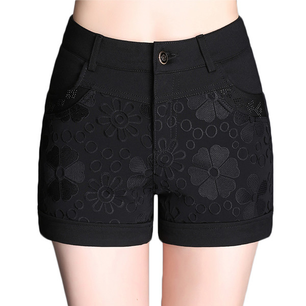 Fekete női rövidnadrág virágos hímzéssel