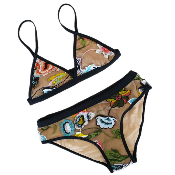 Stílusos női fürdőruha két részből, hímzéssel