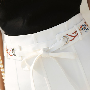Κομψή γυναικεία φούστα με ζώνη διακόσμησης με κεντήματα σε λευκό και μαύρο χρώμα