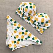 Friss, kétrészes női fürdőruha fehér színben, mintával