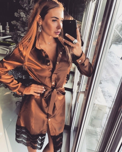 Női hosszú ing több színben, alján csipkével