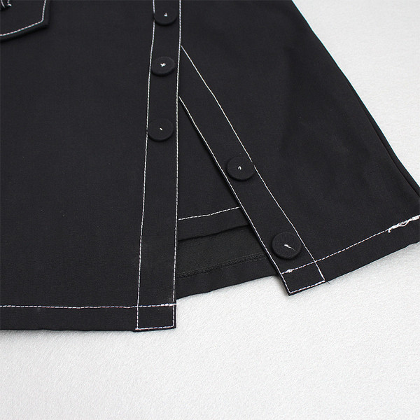 Stílusos női szoknya magas derékkal, fehér és fekete díszgombokkal