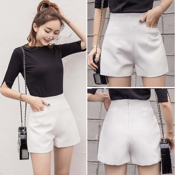 Stílusos női, magas derekú rövidnadrág egyenes zsebekkel, három színben