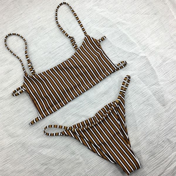 Kétrészes csíkos fürdőruha