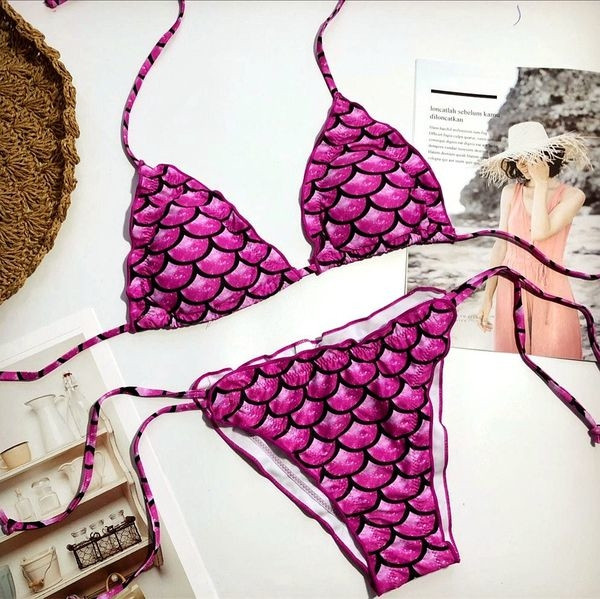 Klasszikus fürdőruha két részből, kék és rózsaszín színben