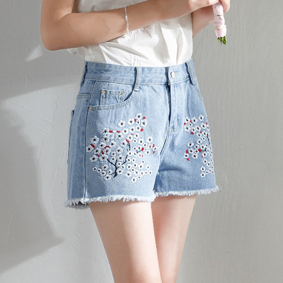 Női farmer rövidnadrág magas derékkal és virághímzéssel