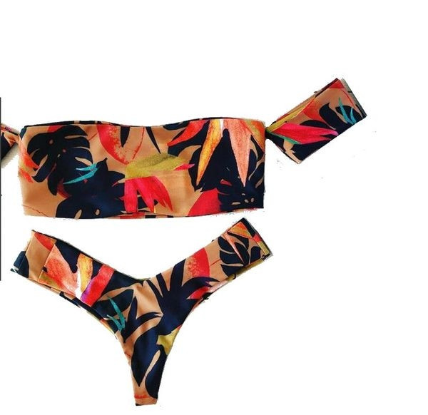 Színes, két részből álló, rövid ujjú női fürdőruha