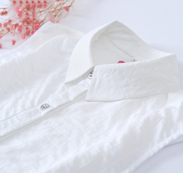 Elegáns női ujjatlan ing fehér és csíkos színben