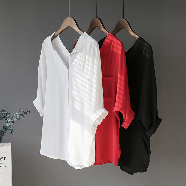 Női nyári ing széles modell három színben elülső zsebbel