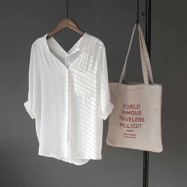 Női nyári ing széles modell három színben elülső zsebbel