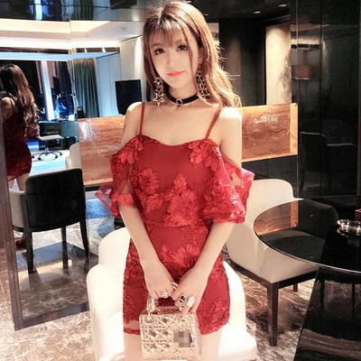 Κομψό γυναικείο φόρεμα με κορδόνια  και πεσμένους ώμους με δαντέλα