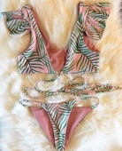 Stílusos kétrészes fürdőruha rózsaszín színű, nyakkendővel és mintával