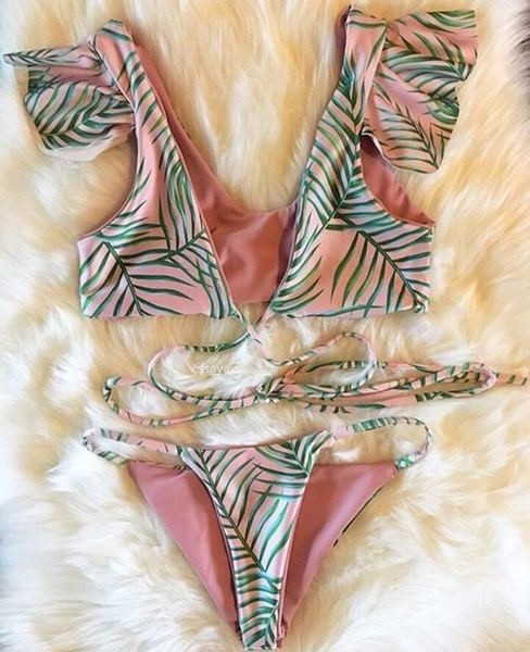 Stílusos kétrészes fürdőruha rózsaszín színű, nyakkendővel és mintával