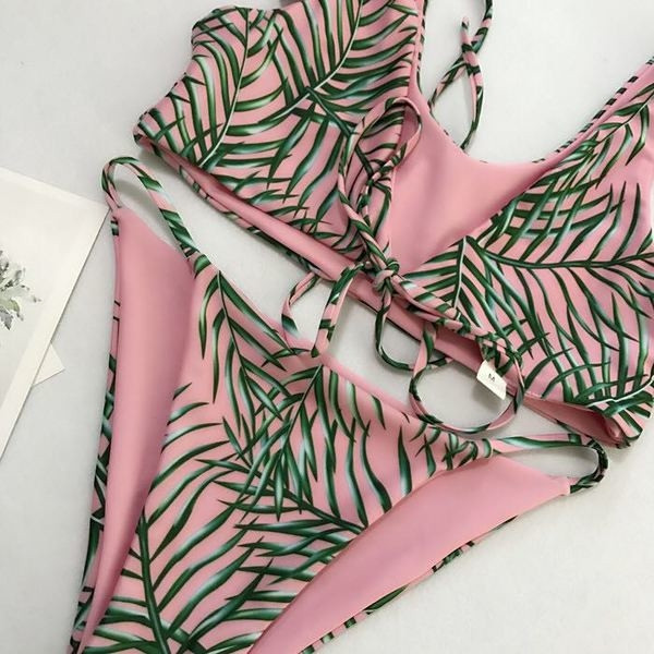 Stílusos kétrészes fürdőruha rózsaszín színű, nyakkendővel és mintával