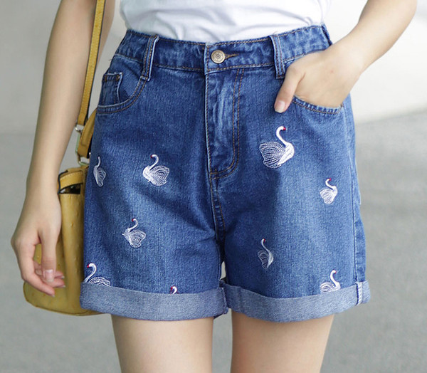 Pantaloni scurți de damă din denim cu broderie în mai multe variante diferite