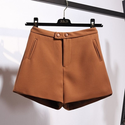 Stílusos női rövidnadrág magas derékkal és gombokkal, négy színben