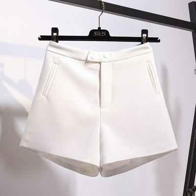 Stílusos női rövidnadrág magas derékkal és gombokkal, négy színben