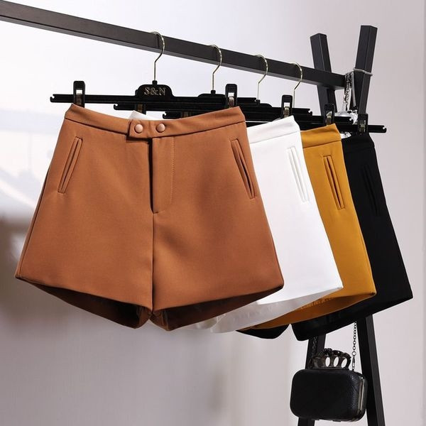 Stílusos női rövidnadrág magas derékkal és gombokkal, négy színben