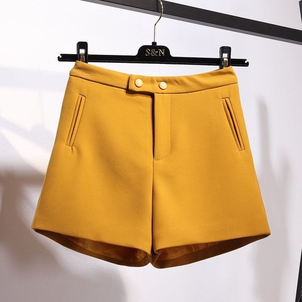 Stílusos női rövidnadrág magas derékkal és gombokkal, négy színben