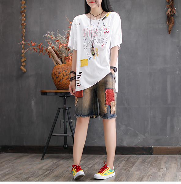 Γυναικεία  3/4 φαρδιά τζιν με σχισμένα στοιχεία