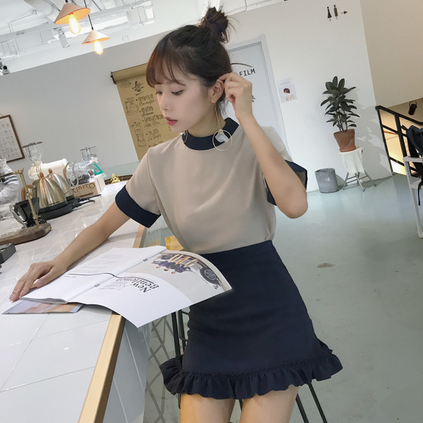 Stílusos női szett két részből - rövid ujjú és szoknya két színben