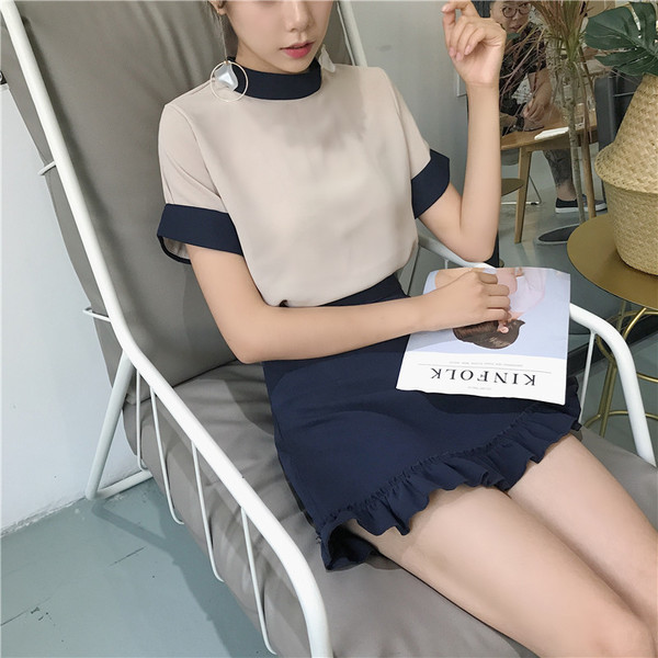 Stílusos női szett két részből - rövid ujjú és szoknya két színben