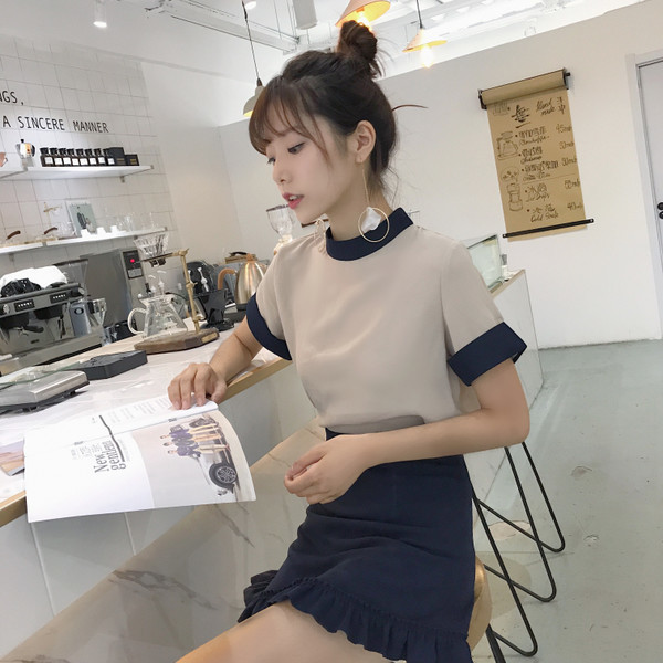 Stílusos női szett két részből - rövid ujjú és szoknya két színben