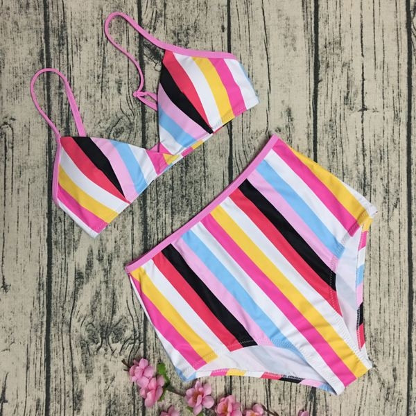 Costum de baie cu dungi colorate din două piese și bikini cu talie înaltă
