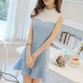 Κομψό γυναικείο  φόρεμα με κολάρο σε σχήμα Γ σε μπλε χρώμα