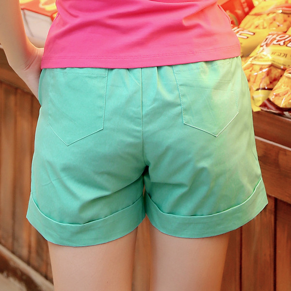 Alkalmi női rövidnadrág különböző színekben