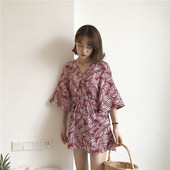 Lezser női ruha virágos motívummal, széles ujjal