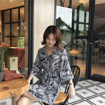 Lezser női ruha virágos motívummal, széles ujjal