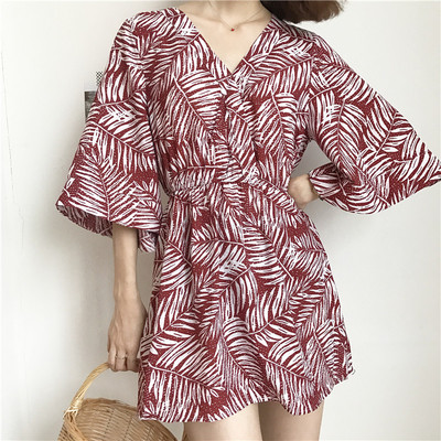 Lezser női ruha virágos motívummal, széles ujjal