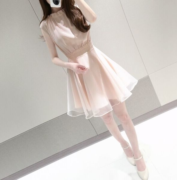 O-alakú gallérral szabott női ruha