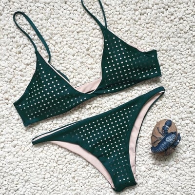 Stílusos női fürdőruha két részből - egy egyszerű modell