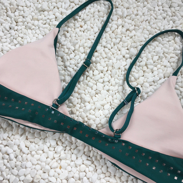 Stílusos női fürdőruha két részből - egy egyszerű modell