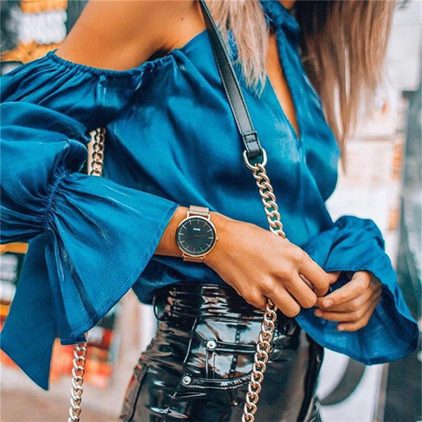 Női blúz nyitott vállú, kivágott ujjakkal