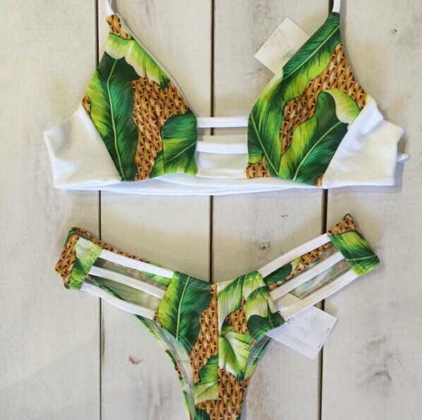 Kétrészes női fürdőruha mintával és vékony pántokkal