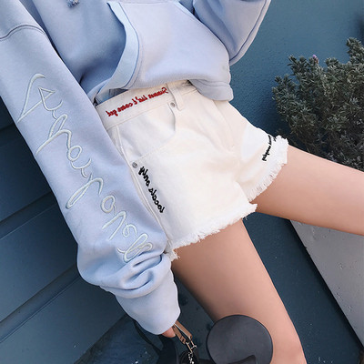 Női farmer rövidnadrág két színben hímzett feliratokkal