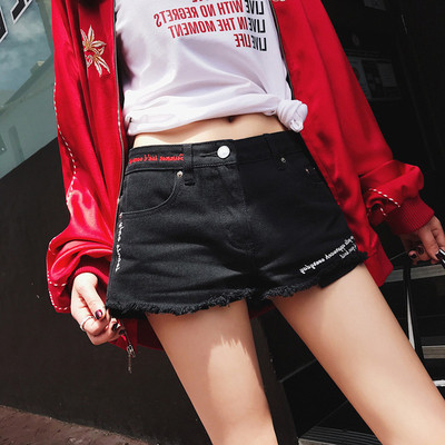 Női farmer rövidnadrág két színben hímzett feliratokkal