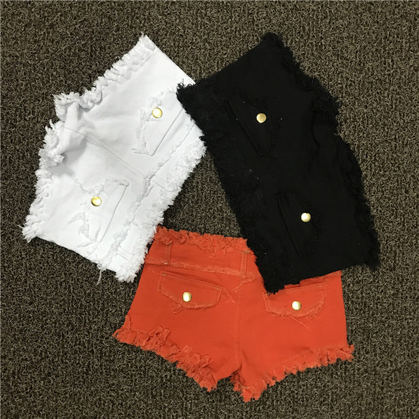 Női rövidnadrág gombokkal, három színben