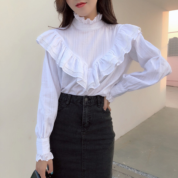 Stílusos női szoknya magas derékkal, fekete szabással